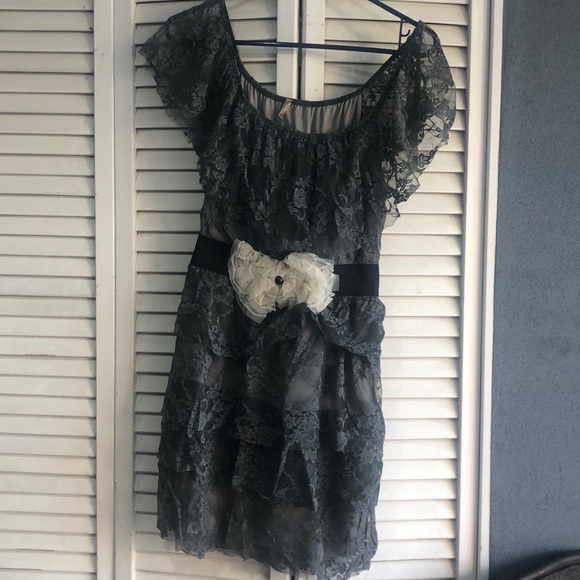 Gray lace dress. - Picture 1 of 1